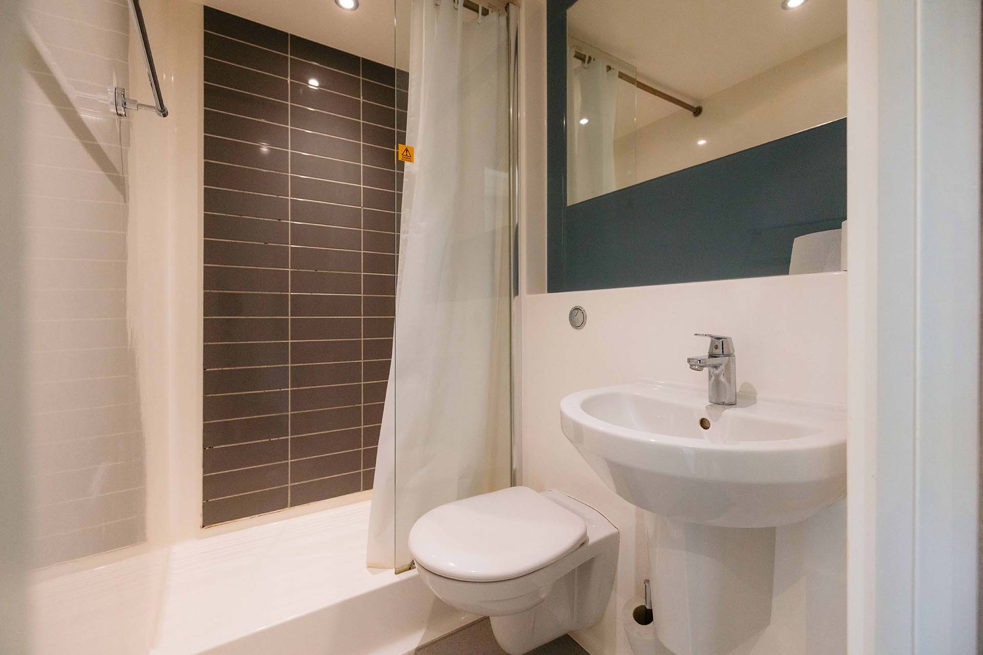 Shower, toilet and sink in The Courtyard